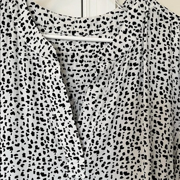 Black and White Patterned Blouse - Picture 2 of 5